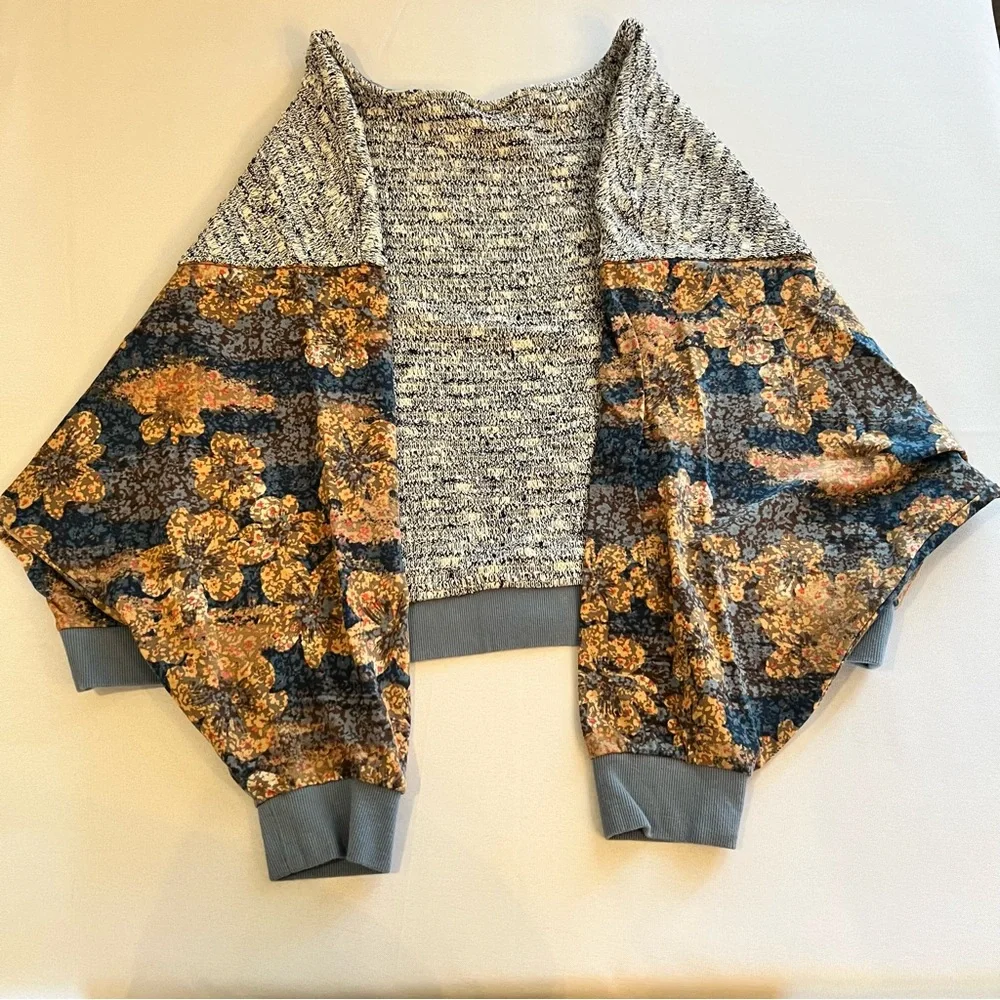 Saturday Sunday Crew Neck Cropped Sweater with Floral Patterned Sleeves, Size L - Picture 3 of 6
